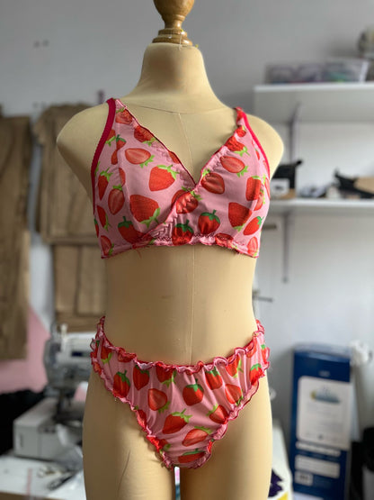 STRAWBERRY LOVERS CONJUNTO INTIMO