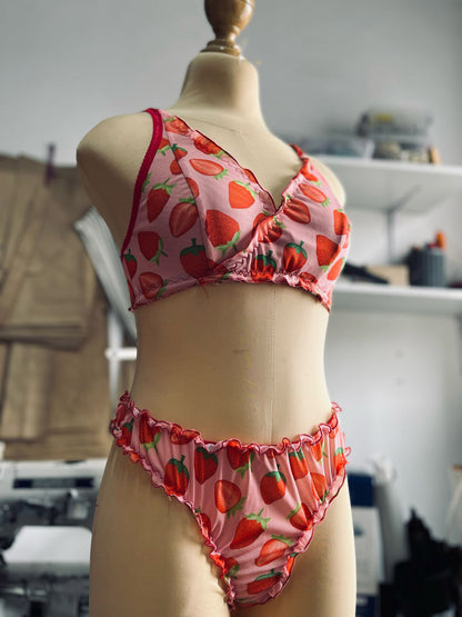 STRAWBERRY LOVERS CONJUNTO INTIMO